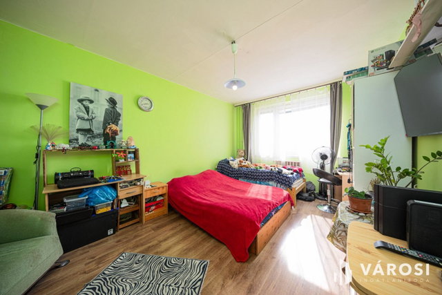 Eladó panellakás, Szegeden 41.99 M Ft, 2 szobás