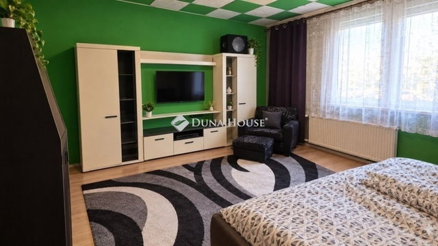 Eladó panellakás, Vácon 62 M Ft, 2 szobás / költözzbe.hu
