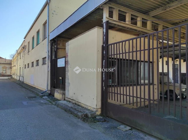 Eladó ipari ingatlan, Szentesen 150 M Ft / költözzbe.hu