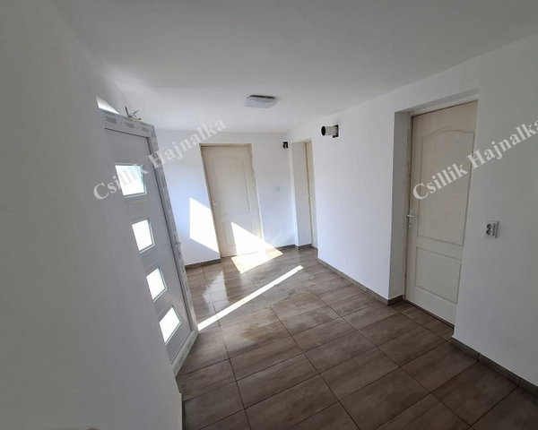 Eladó családi ház, Szolnokon 25.9 M Ft, 2 szobás