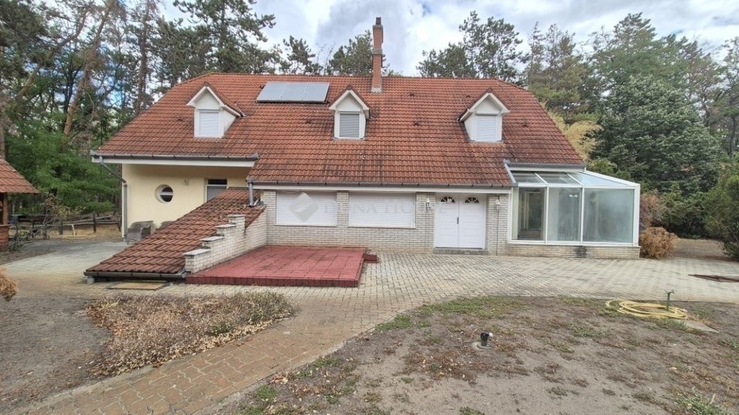 7 hálószoba · 613 m² · 179.000.000 Ft