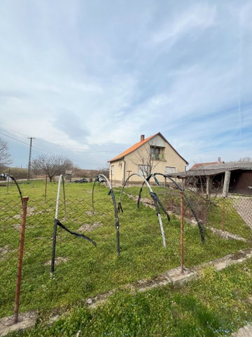 Eladó családi ház, Mohácson 20 M Ft, 3 szobás