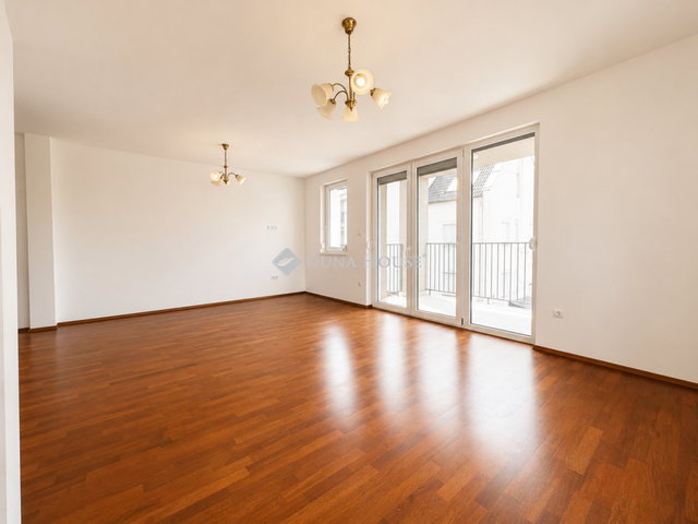 Eladó téglalakás, Győrött 91.4 M Ft, 2 szobás