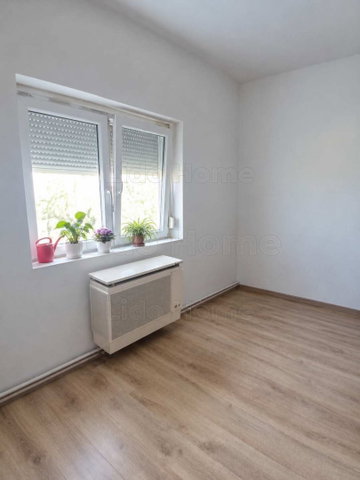 Eladó családi ház, Écsen 42 M Ft, 2 szobás