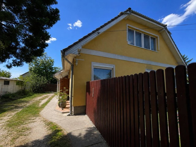 Eladó téglalakás, Szigethalmon 79.9 M Ft, 4 szobás