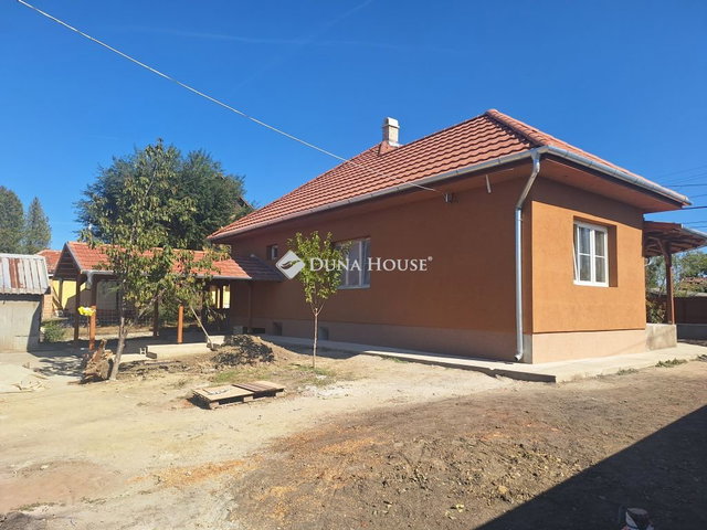 Eladó családi ház, Tiszaföldváron 62.5 M Ft, 3 szobás
