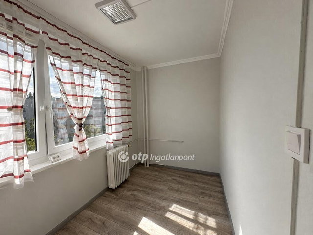 Eladó panellakás, Egerben 33 M Ft, 1+1 szobás