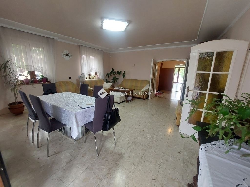 6 bed · 480m² · 229.000.000 ft