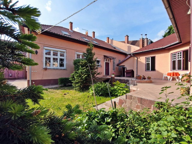 Eladó családi ház, Budapesten, XV. kerületben, Sződliget utcában
