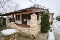 Eladó családi ház, Csomádon 160 M Ft, 8 szobás