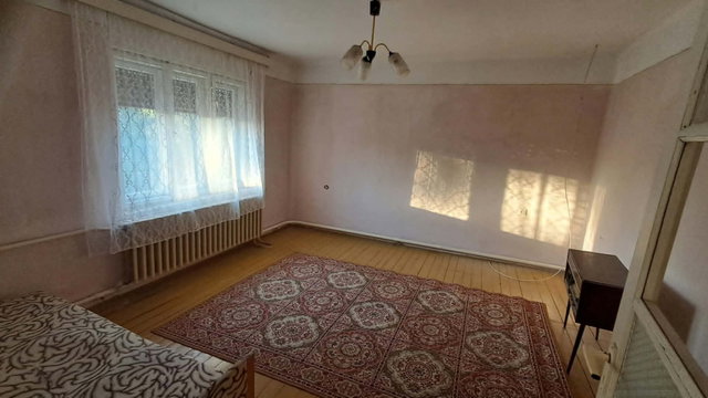 Eladó családi ház, Tiszajenőn 17.5 M Ft, 2 szobás