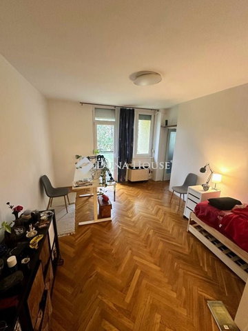 Eladó téglalakás, XXII. kerületben, Társasház utcában