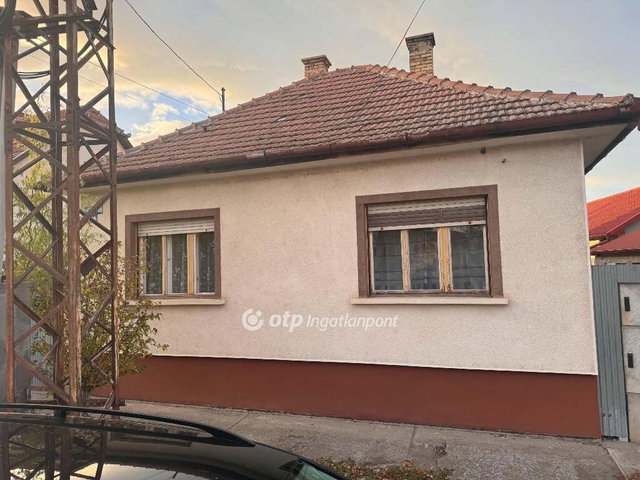 Eladó családi ház, Cegléden 44.9 M Ft, 3 szobás