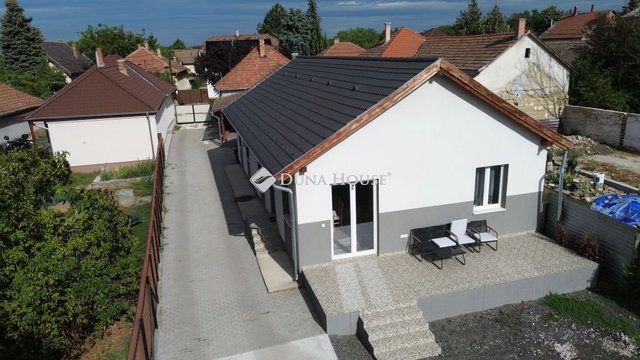 Eladó családi ház, Üllőn 140 M Ft, 6 szobás