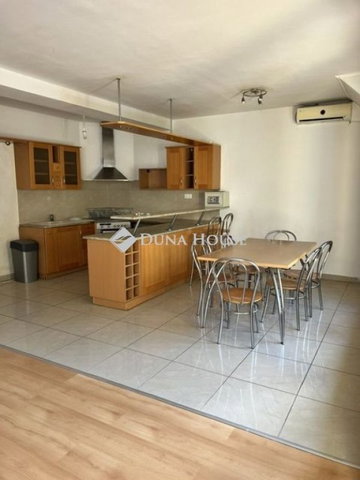 Eladó téglalakás, Pécsett 94.99 M Ft, 6 szobás