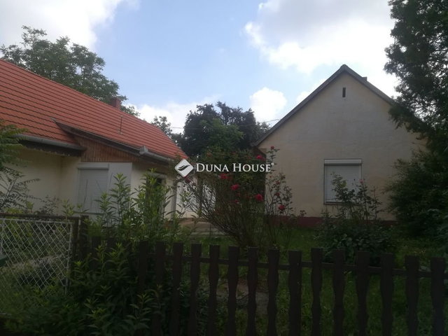 Eladó családi ház, Siófokon, Petőfi Sándor utcában 39.5 M Ft