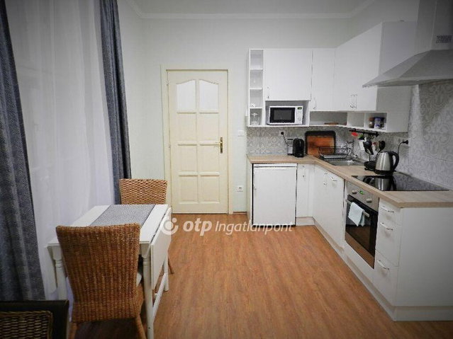Eladó téglalakás, Budapesten, V. kerületben 112 M Ft, 2 szobás