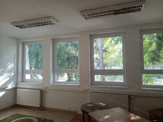 Kiadó iroda, Oroszlányban 90 E Ft / hó, 1 szobás