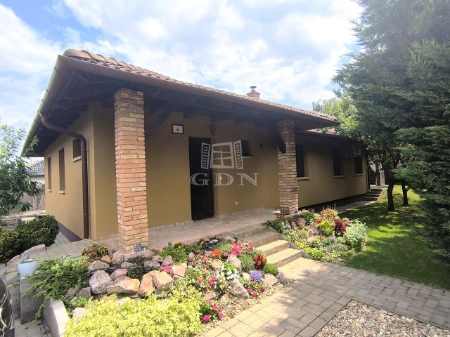 Eladó családi ház, Délegyházán 139 M Ft, 4+1 szobás