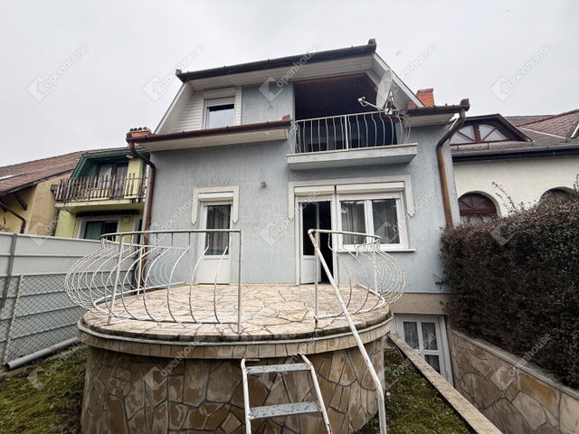 Eladó családi ház, Bükön 77.5 M Ft, 7 szobás