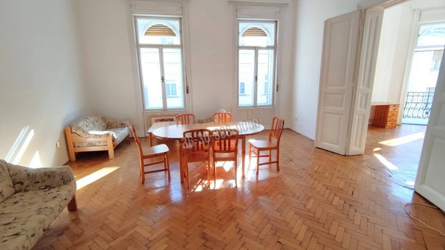 Eladó téglalakás, Budapesten, V. kerületben, Váci utcában