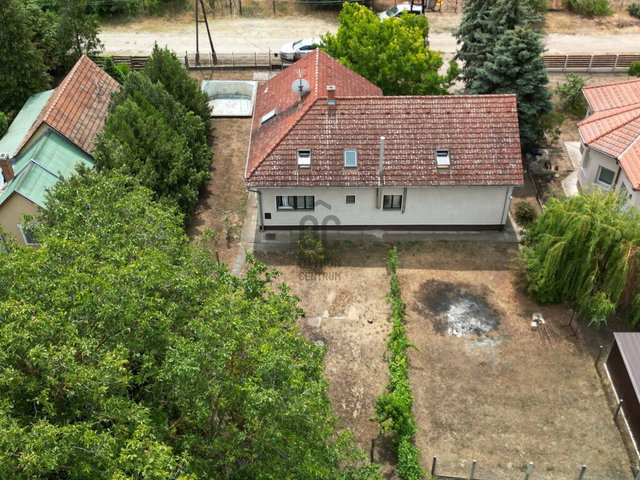 Eladó családi ház, Cegléden 85 M Ft, 5 szobás