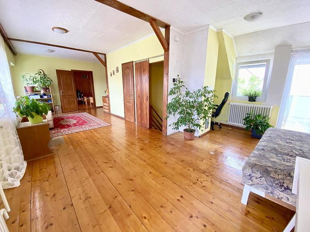 Eladó családi ház, Vácon 115.99 M Ft, 7 szobás
