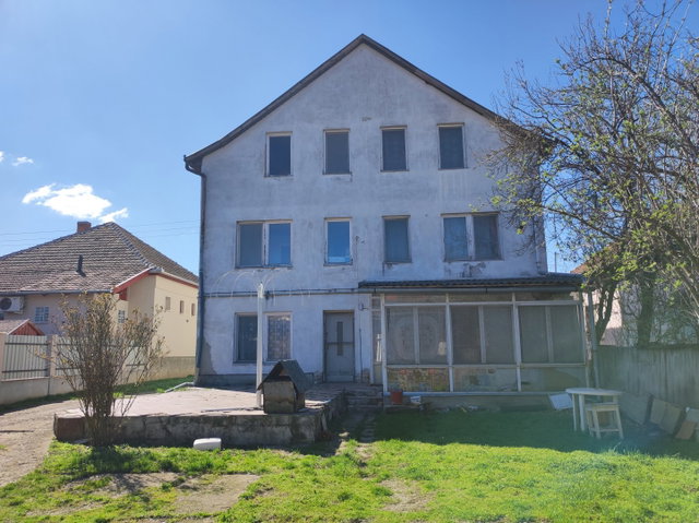 Eladó ikerház, Szegeden 68 M Ft, 4 szobás / költözzbe.hu