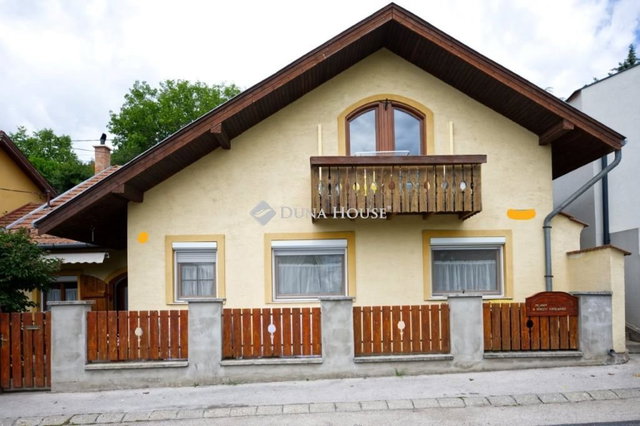 Eladó családi ház, Budaörsön 159.9 M Ft, 5 szobás