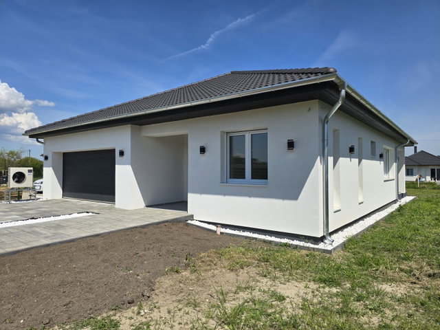 Eladó családi ház, Szigetszentmiklóson 164.9 M Ft, 4 szobás