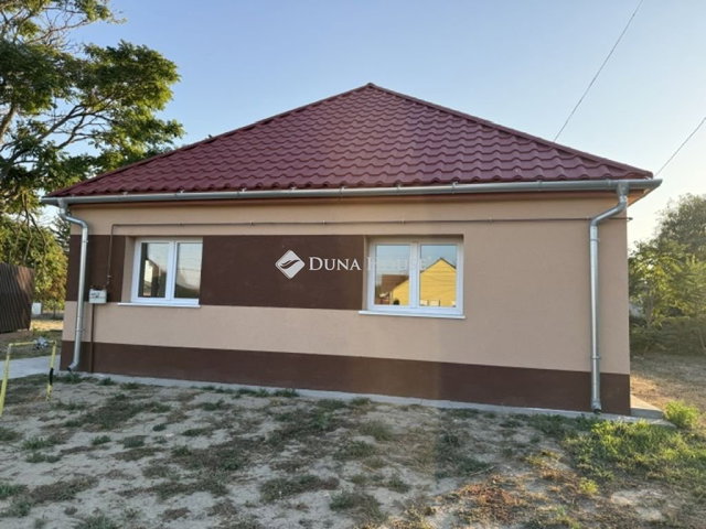 Eladó családi ház, Lajosmizsén 63.9 M Ft, 4 szobás