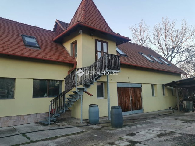 Eladó családi ház, Tatán, Táncsics Mihály utcában 108 M Ft