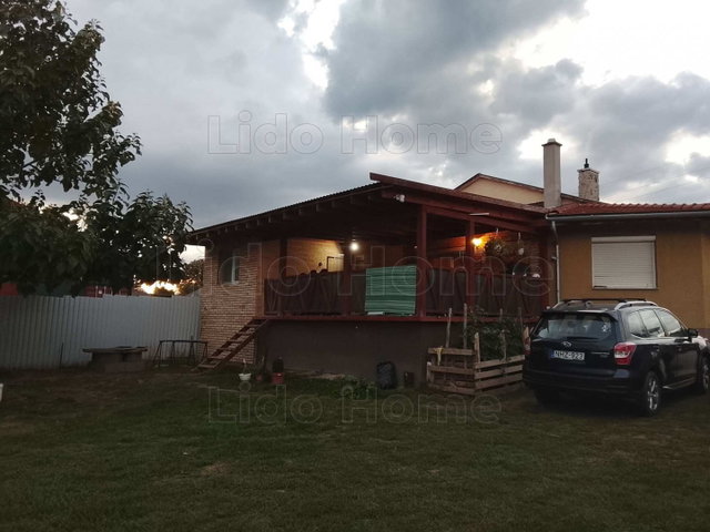 Eladó családi ház, Újbarokon 120 M Ft, 6 szobás