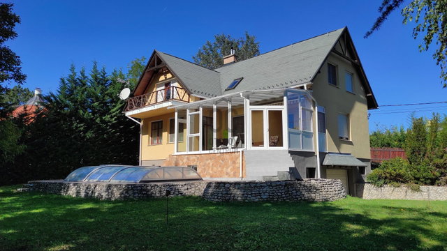 Eladó családi ház, Piliscsabán 180 M Ft, 7 szobás