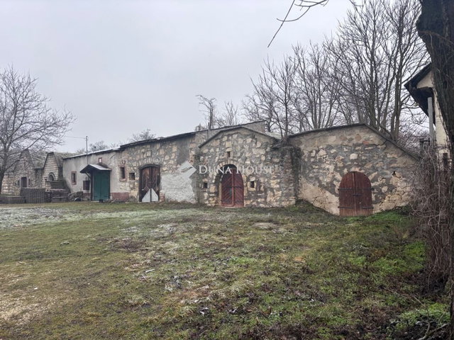 Eladó mezogazdasagi ingatlan, Perbálon 7.5 M Ft