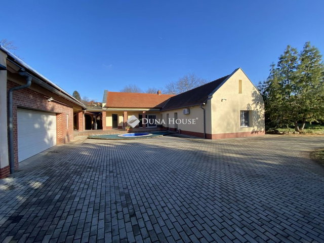 Eladó családi ház, Nagykozáron 139.99 M Ft, 5 szobás