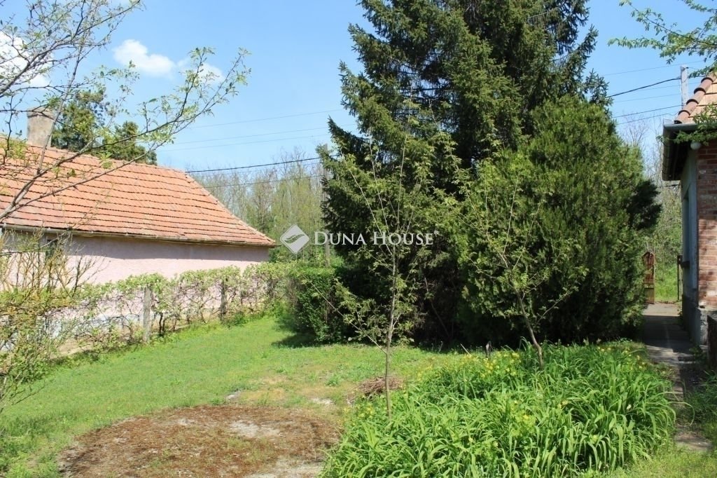 1653 m² · 89.900.000 Ft