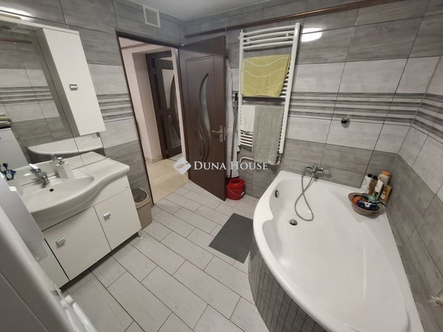 Eladó családi ház, Kiskunfélegyházán 73 M Ft, 4 szobás