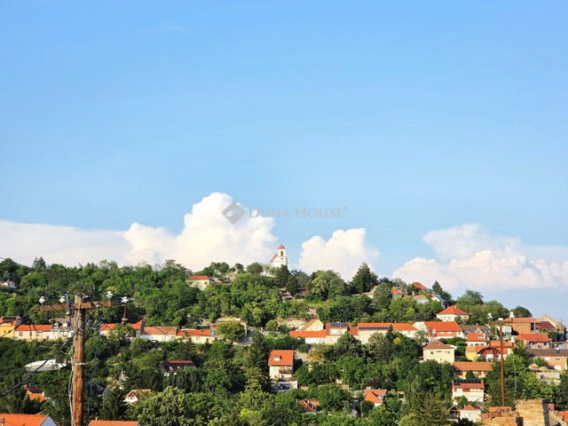 Eladó téglalakás, Pécsett 62.9 M Ft, 4 szobás