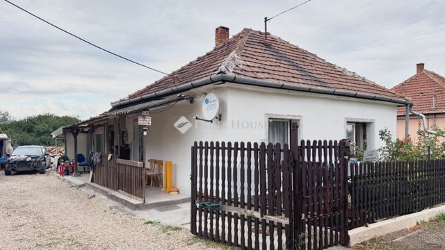 Eladó családi ház, Emődön 15 M Ft, 3 szobás