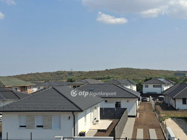 Eladó téglalakás, Mendén 74.9 M Ft, 4 szobás
