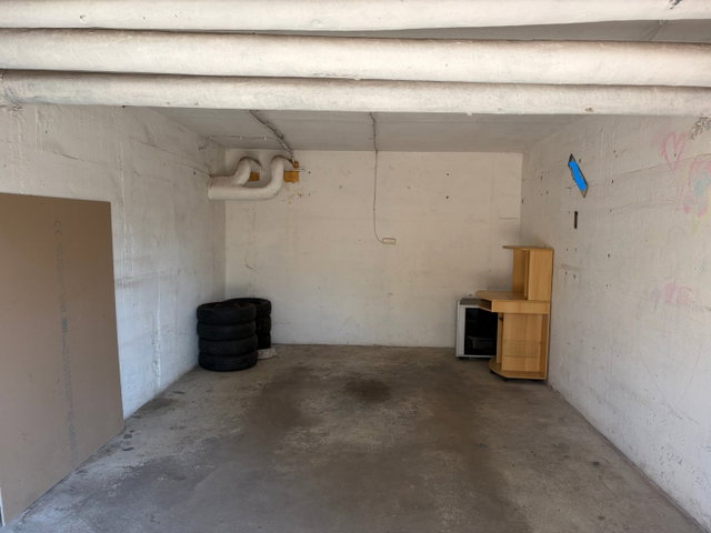 Eladó garázs, Szegeden, Vág utcában 14.2 M Ft