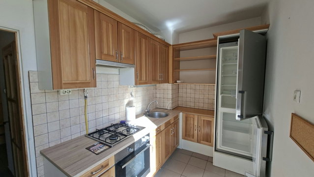 Kiadó panellakás, albérlet, Pécsett 170 E Ft / hó, 2+1 szobás