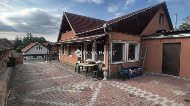 Eladó családi ház, Dunaújvárosban 62.5 M Ft, 6 szobás