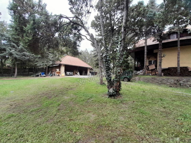 Eladó családi ház, Gödön 710 M Ft, 12 szobás