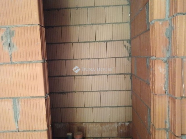 Eladó ikerház, Abonyban 81.5 M Ft, 3 szobás