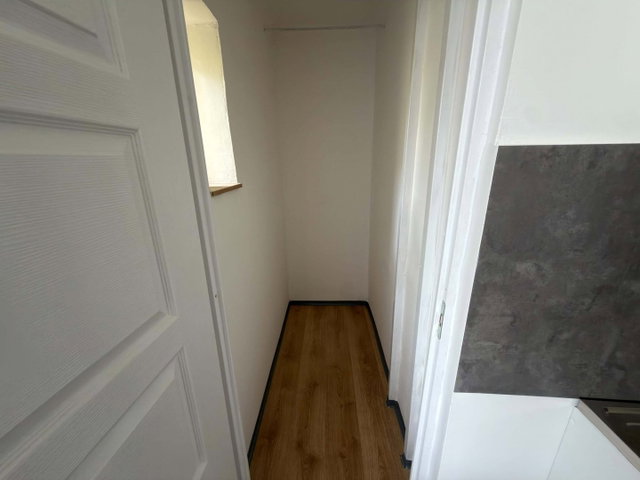 Eladó téglalakás, Komlón, Zrínyi Miklós utcában 19.9 M Ft