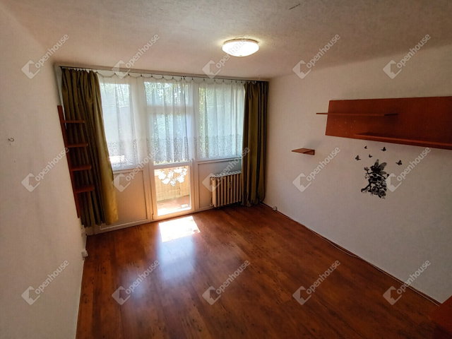 Eladó panellakás, Szegeden 44.98 M Ft, 2 szobás