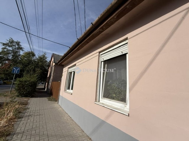 Eladó családi ház, Vecsésen 49 M Ft, 2 szobás