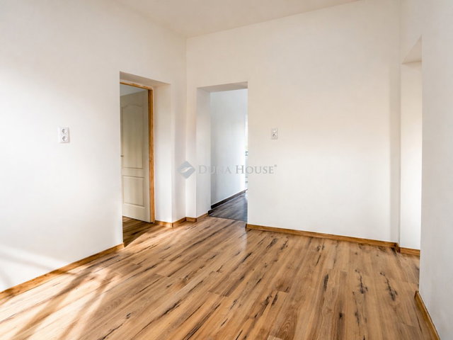 Eladó családi ház, Újszászon 35 M Ft, 5 szobás